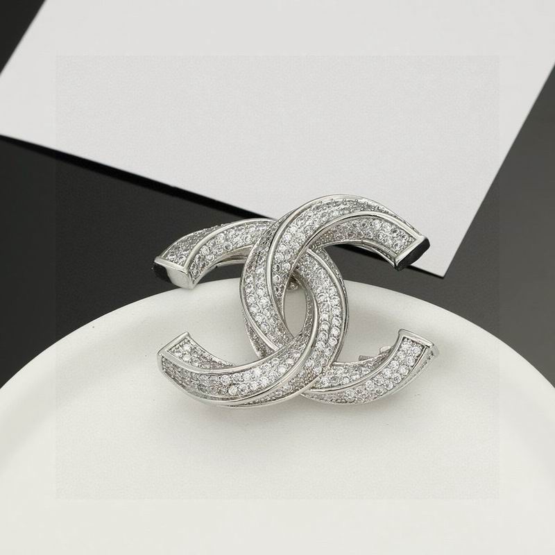 Chanel Brooch 03yxs277